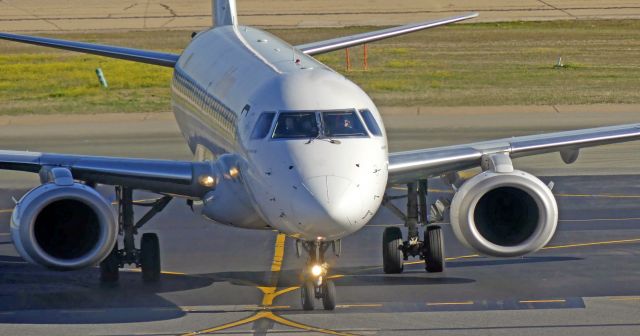 EMBRAER 195 (EC-LCQ)