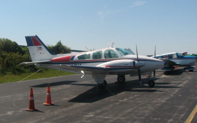 Beechcraft 55 Baron (N220BX)