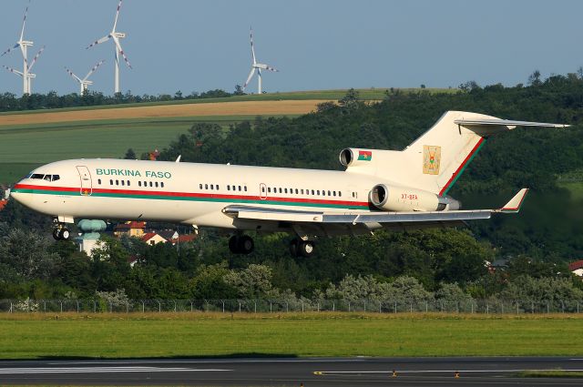 BOEING 727-200 (XT-BFA)