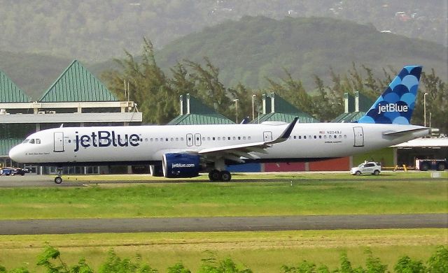 Airbus A321 (N2048J)