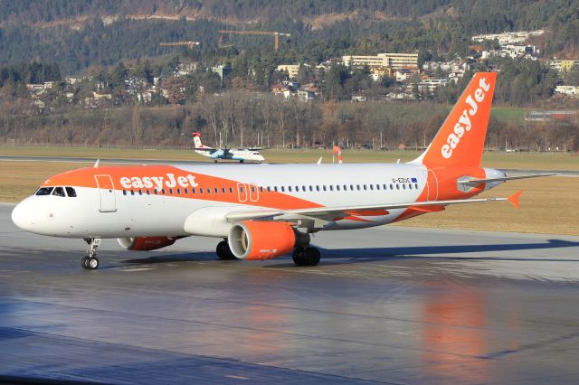 Airbus A320 (G-EZUC)