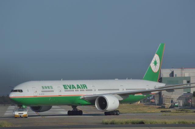 Boeing 777-200 (B-16709)