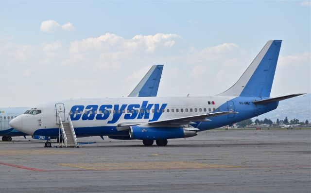 Boeing 737-700 (XA-UHZ) - Global Air B737-201, in Toluca Airport a few weeks before ill-fated flight in the Habana on may of this year. In this photo displaying EasySkay titles.  