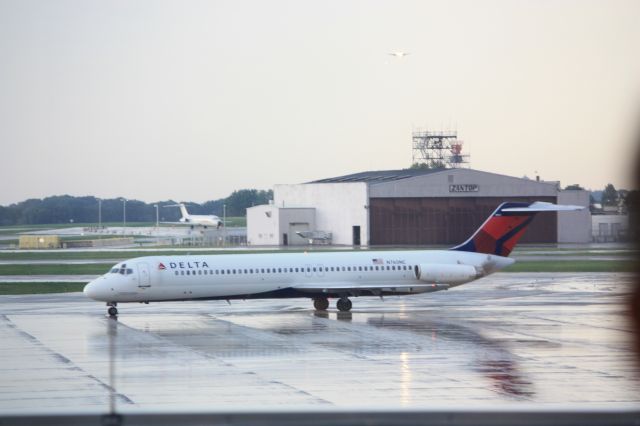 Douglas DC-9-10 (N760NC)