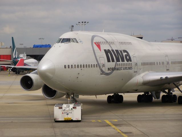 Boeing 747-400 (N663NW)