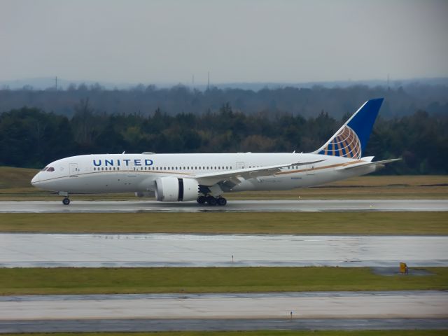 Boeing 787-8 (N30913) - Reversers out on 19C