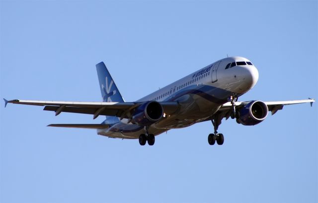 Airbus A320 (XA-TLC) - On Final RWY 28