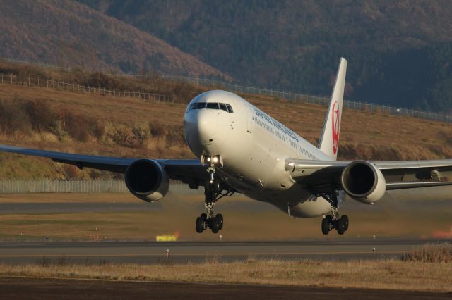 BOEING 767-300 (JA8986) - 13 November 2016:HKD-HND.