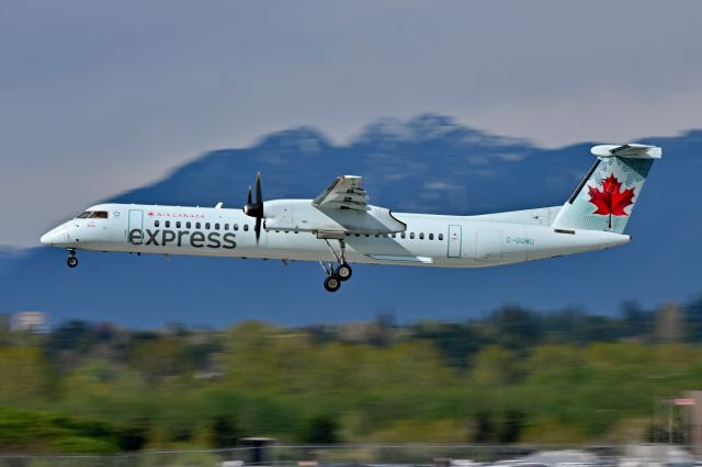 de Havilland Dash 8-400 (C-GGMU)