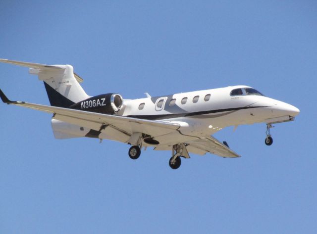 Embraer Phenom 300 (N306AZ) - Landing RWY 20R