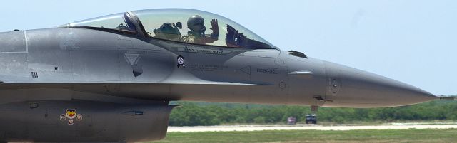 Lockheed F-16 Fighting Falcon (01-0050) - Viper Demo.. If you notice, there is a Thunderbird 4 memorial ribbon under the canopy