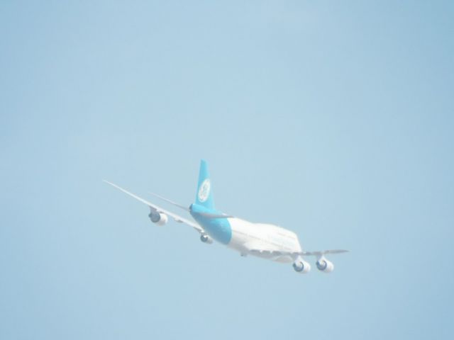 Boeing 747-400 (N747GF) - I was at the house & the onset of a large aircraft was on , I grabbed the camera & ran outside, about 2K AGL. 