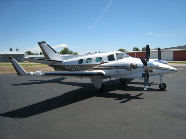 Beechcraft Duke (N721TR)