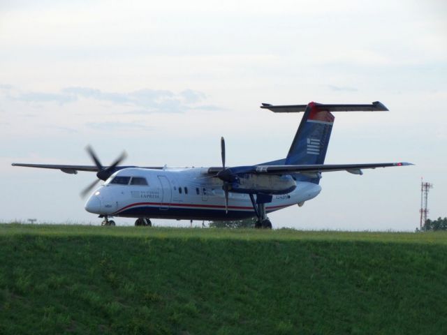 de Havilland Dash 8-100 (N943HA)