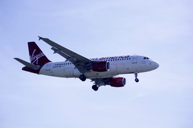 Airbus A319 (N523VA) - On final for Rwy 19 at KDCA