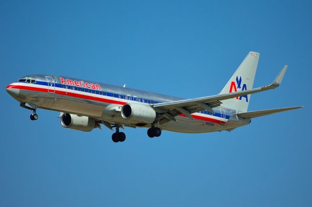 Boeing 737-800 (N930AN) - American N930AN B737-800 Arriving KDFW 08/29/2013