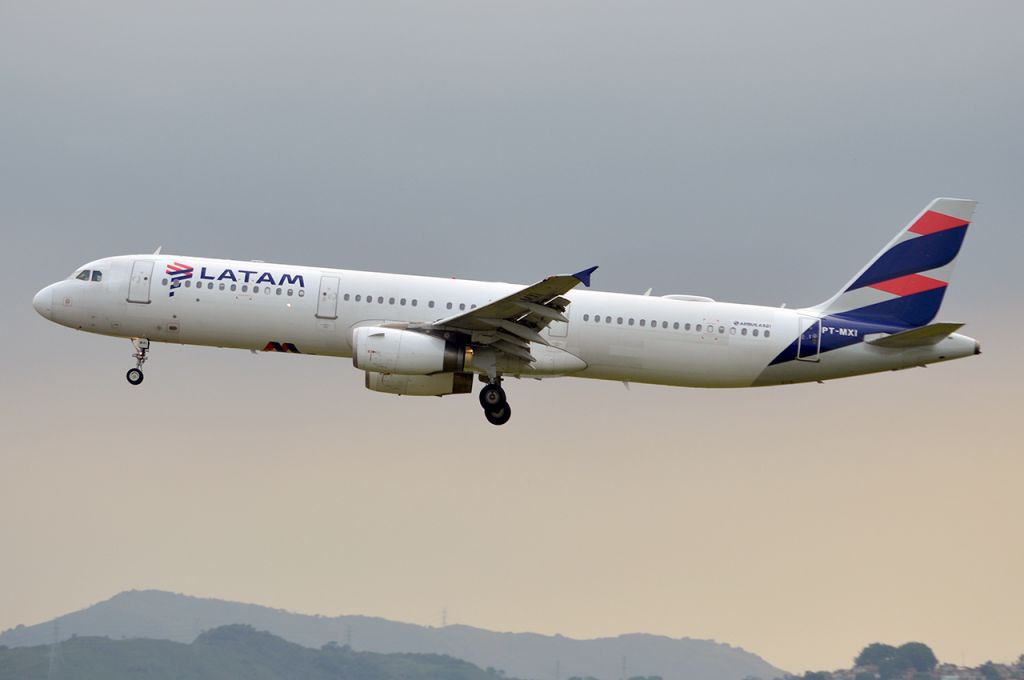 Airbus A321 (PT-MXI)