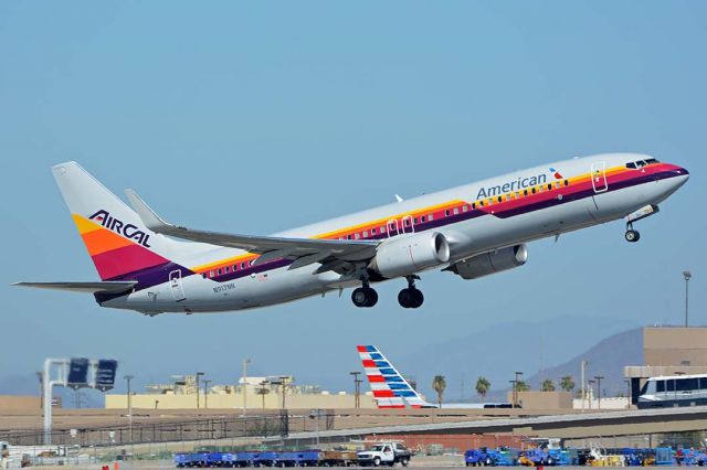 Boeing 737-800 (N917NN) - American Boeing 737-823 N917NN Aircal heritage at Phoenix Sky Harbor on October 14, 2017. 