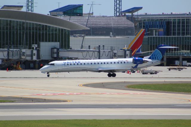 Canadair Regional Jet CRJ-700 (N552GJ) - Plane Type: 2009 Bombardier INC CL-600-2C11br /Route: EWR-CLTbr /Airline: United Airlinesbr /Livery: New United Liverybr /Registration: N552GJbr /Owned By: Skywest Airlines INCbr /Runway: 36R