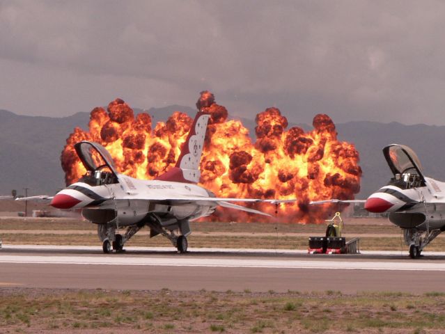 Lockheed F-16 Fighting Falcon — - Boom