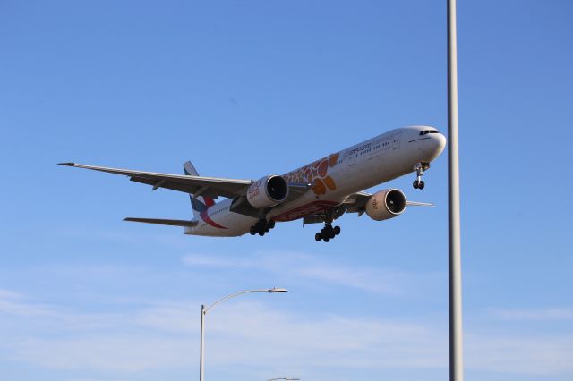 BOEING 777-300ER (A6-ENR)