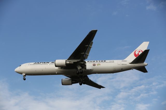 BOEING 767-300 (JA8987) - 19 November 2016:HND-HKD.