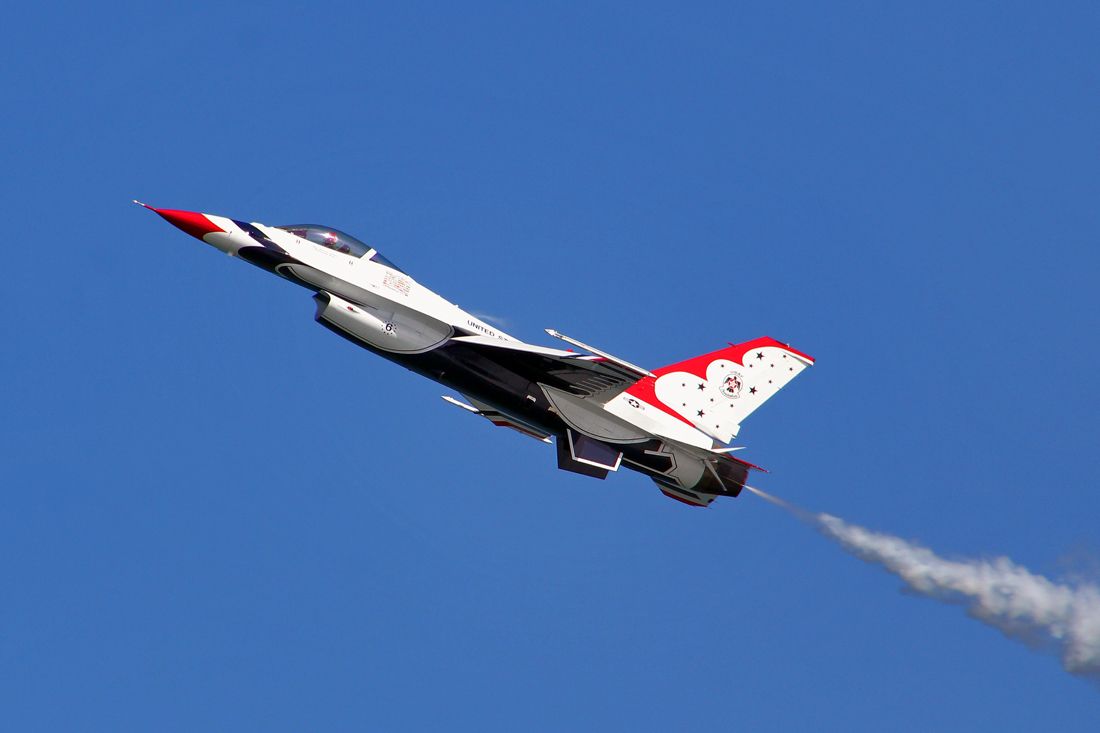 Lockheed F-16 Fighting Falcon — - Slow speed, high AOA pass @ Daytona Beach Wings & Waves Airshow 2012.