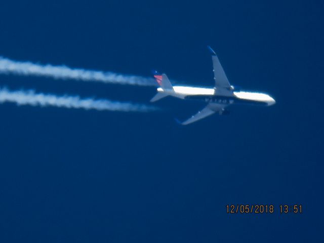 BOEING 767-300 (N178DN)