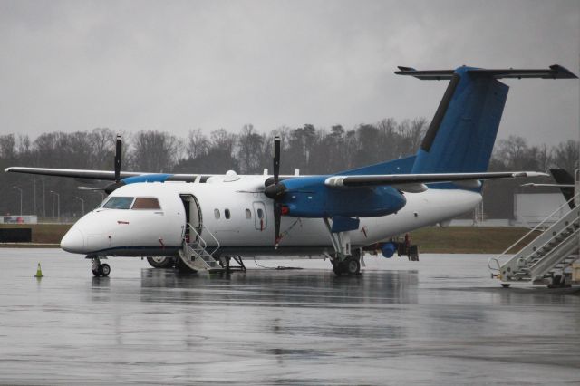 de Havilland Dash 8-200 (N649CC)