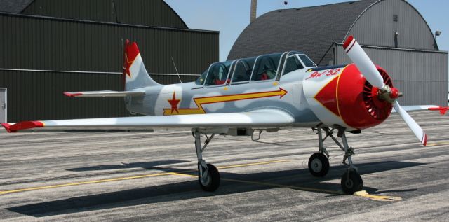 YAKOVLEV Yak-52 (N352SH)