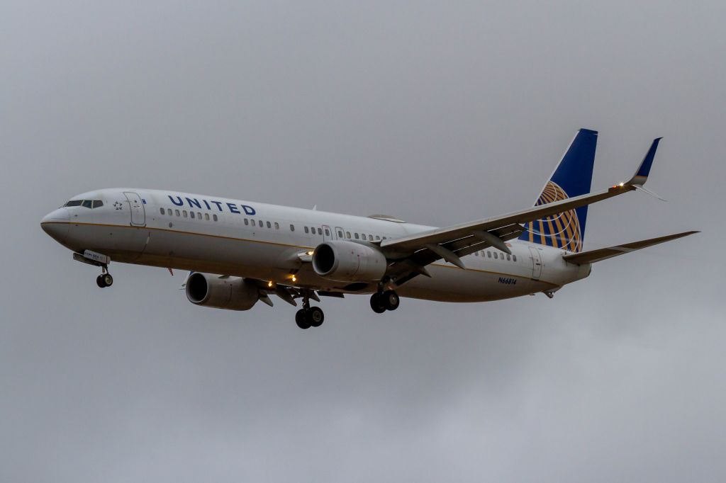 Boeing 737-900 (N66814)