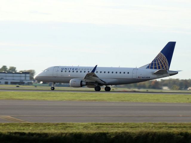 Embraer 170/175 (N654RW)