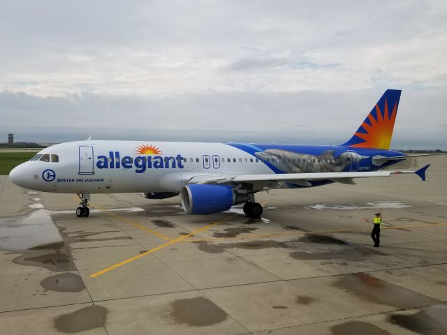 Airbus A320 (N271NV) - Allegiants "Winter the Dolphin" aircraft.