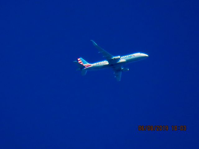 Embraer 175 (N251NN)