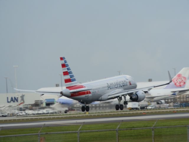 Airbus A319 (N9023N)