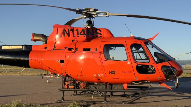 N114NS — - N114NS AIRBUS HELICOPTER AS 350B3 at Rocky Mountain Metropolitan Airport, Broomfield, Colorado, 30 July 2024. Helicopter participated in Alexander Mountain Fire suppression northwest of Loveland, Colorado
