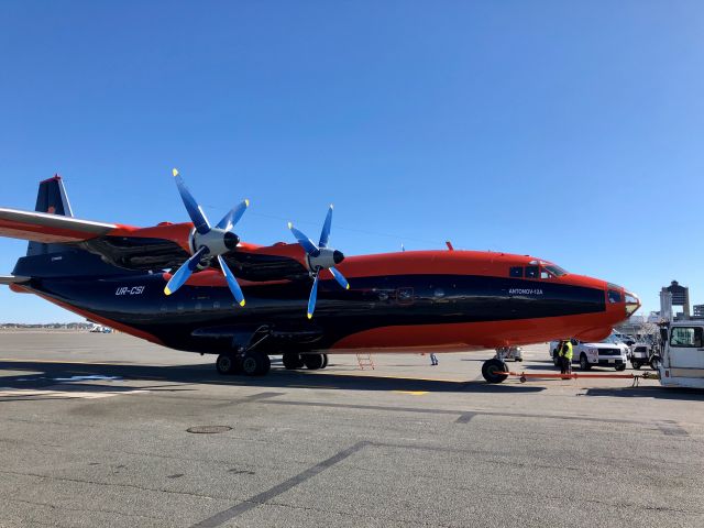 Antonov An-12 (UR-CSI)