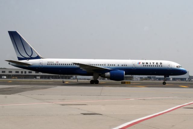 Boeing 757-200 (N512UA) - 15-Jul-07