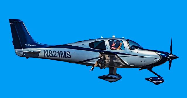 Cirrus SR-22 (N821MS) - N821MS 2014 Cirrus SR22 s/n 4052 - North Las Vegas Airport  KVGTbr /Photo: TDelCorobr /October 14, 2022