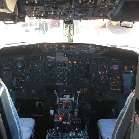 BOEING 737-300 — - Flight deck of one of Southwests old 737-300s.