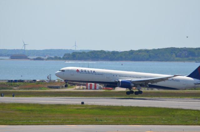 BOEING 767-400 (N825MH)