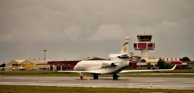 Dassault Falcon 8X (VP-CHY)