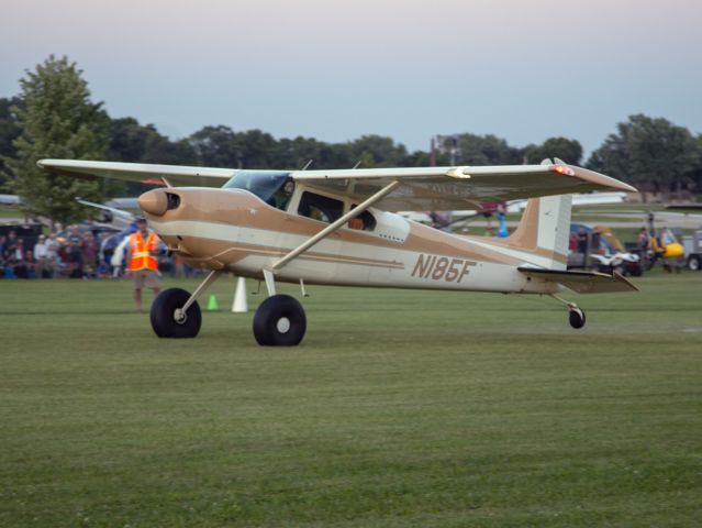 Cessna Skywagon (N185F) - STOL competition at OSH18. 24 JUL 2018.