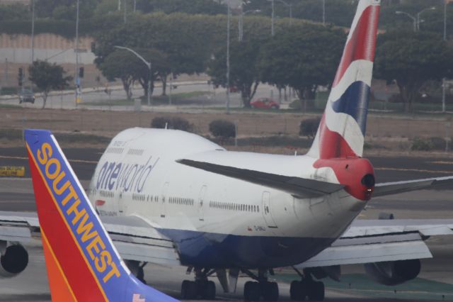 Boeing 747-400 (G-BNLI) - LINING UP
