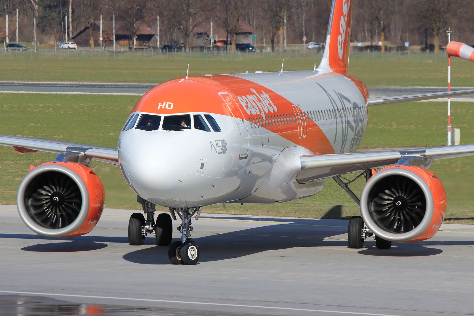 Airbus A320neo (G-UZHD)