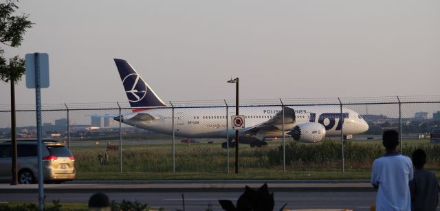 Boeing 787-8 (SP-LRA)