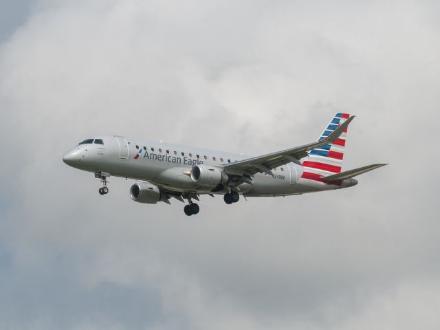 Embraer 170/175 (N241NN) - 4/12/2020