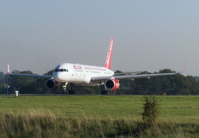 Boeing 757-200 (G-LSAK)