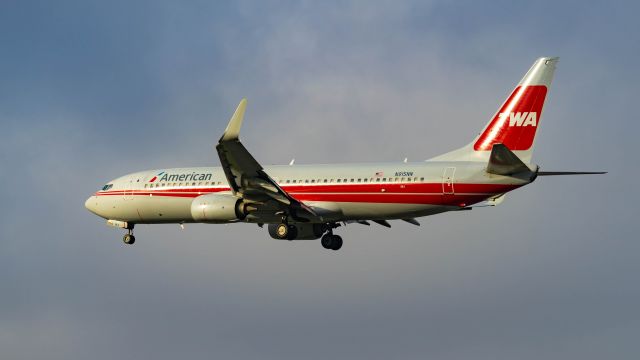 Boeing 737-800 (N915NN) - TWA livery morning arrivalbr /8/5/18