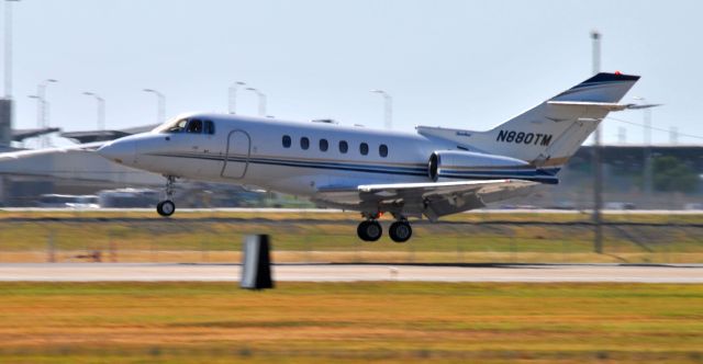 Hawker 800 (N880TM)